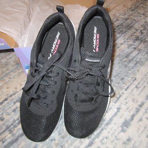 Skechers Memory foam Dynamight 2.5  Power plunge In Black    New Size 10 M
